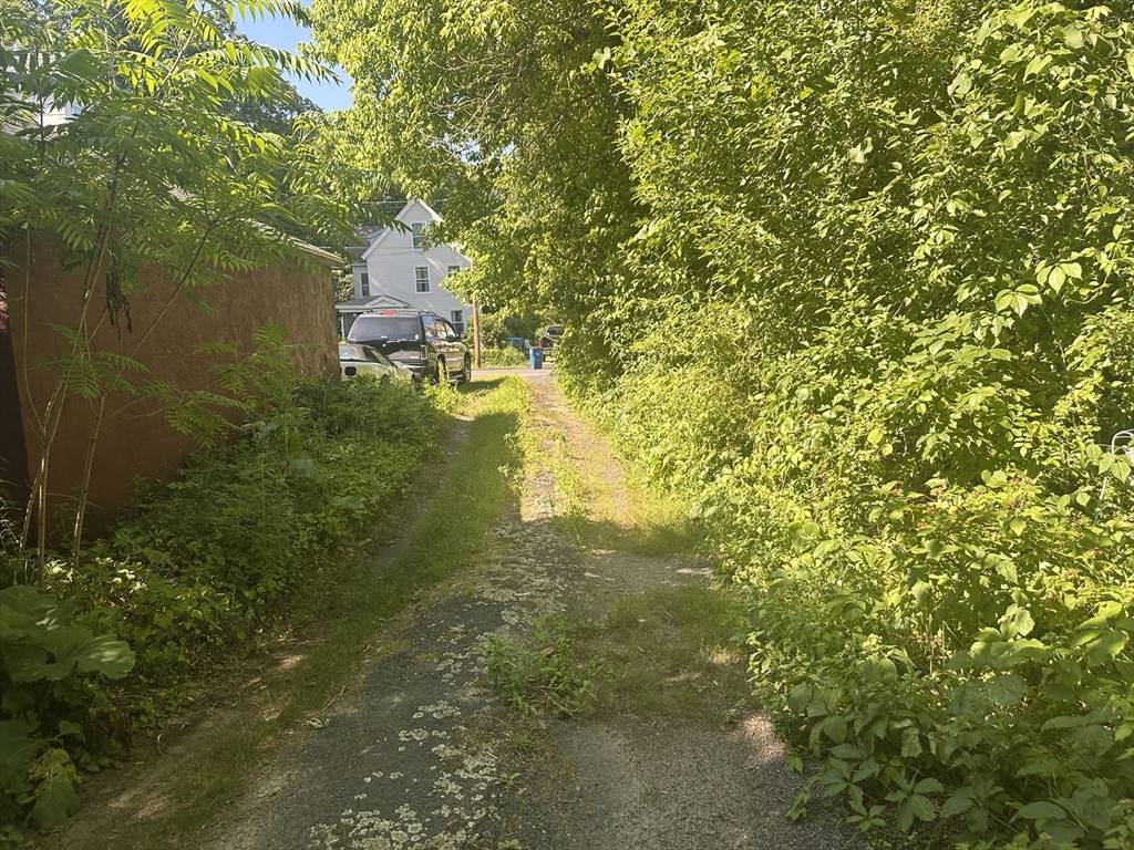 Monson, MA 01057,24 Main St