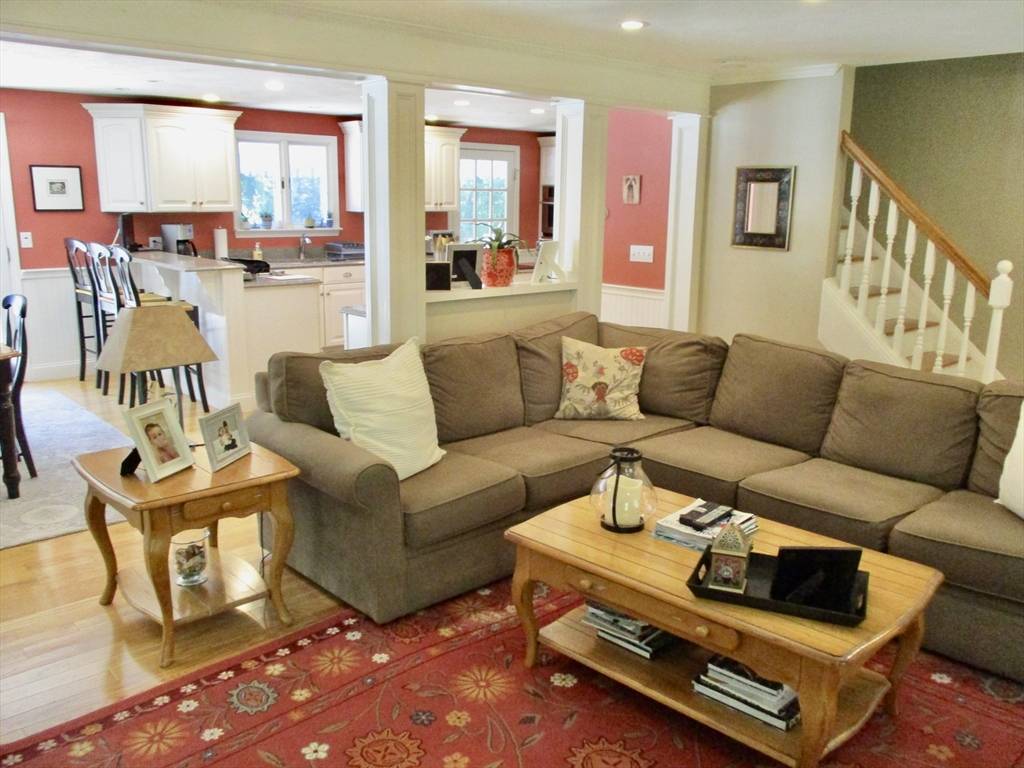 Rochester, MA 02770,28 Randall Rd