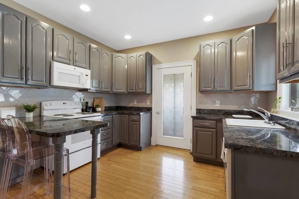 Stoneham, MA 02180,34 Warren Street #3