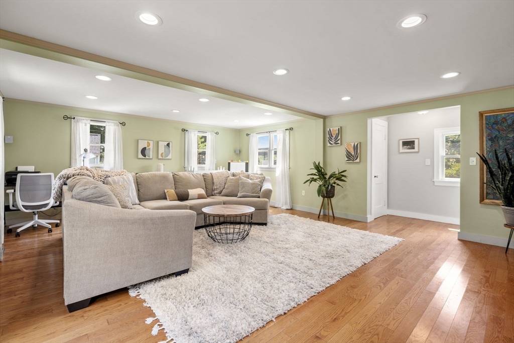 81 Grove St Hopkinton, MA 01748