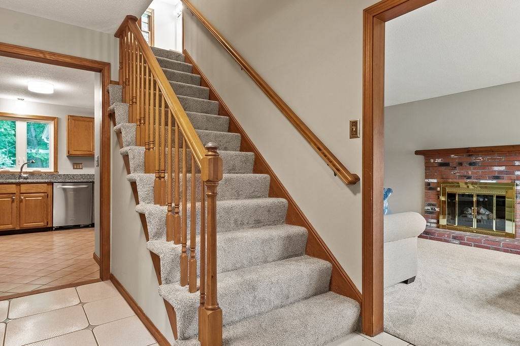 Medway, MA 02053,3 Wildwood Dr