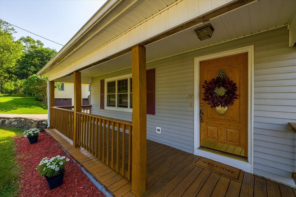 28 Brentwood Dr Dudley, MA 01571