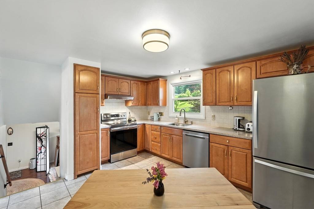 6 Mount Tom Ave Holyoke, MA 01040
