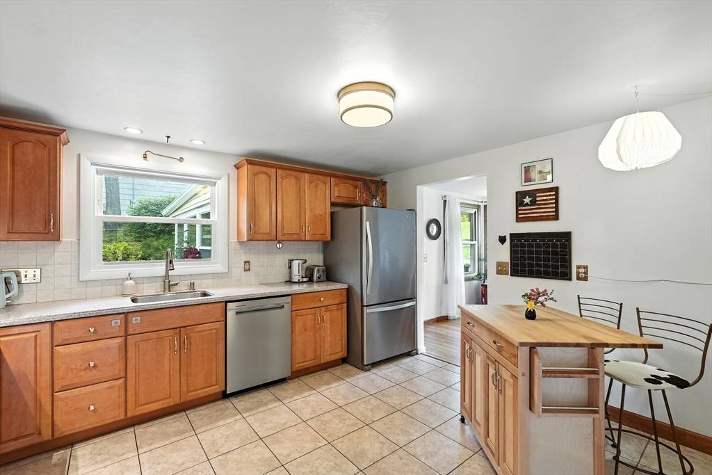 6 Mount Tom Ave Holyoke, MA 01040