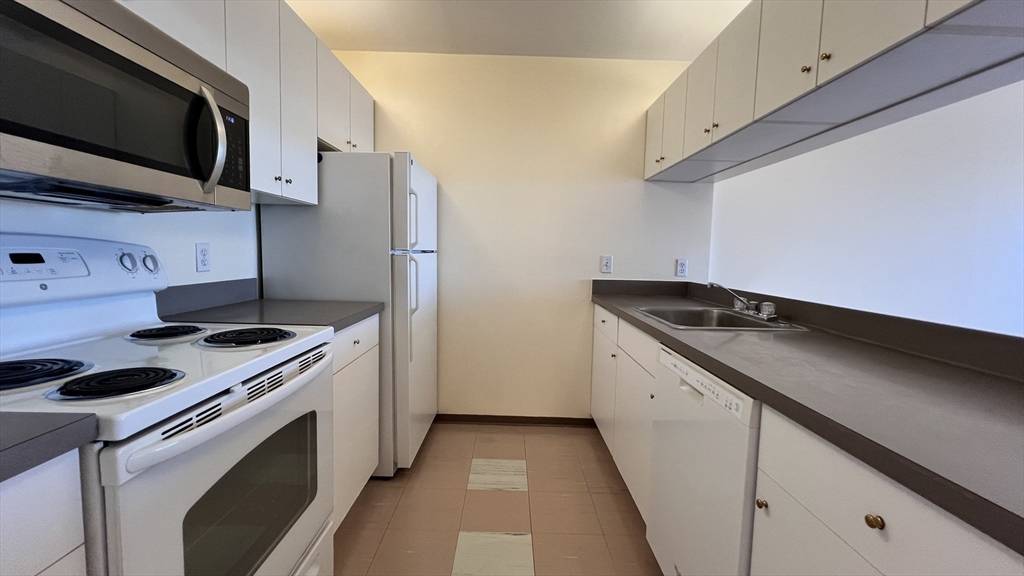 Quincy, MA 02171,100 W Squantum St #705