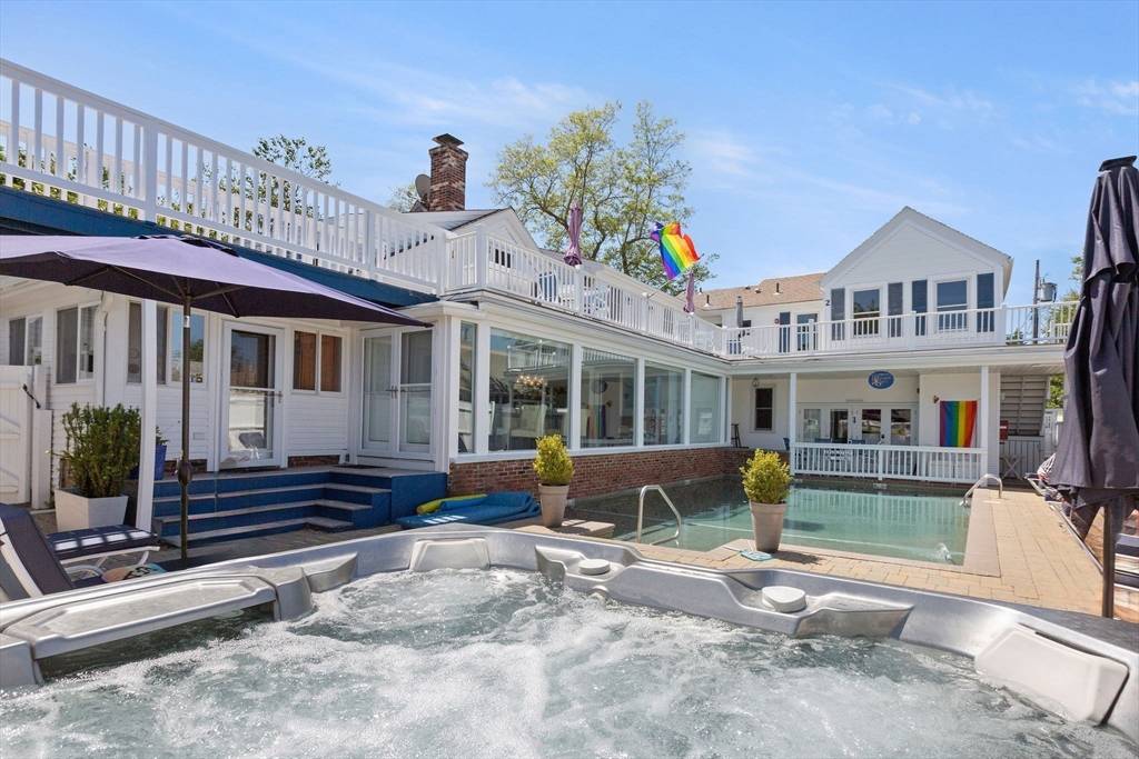 Provincetown, MA 02657,15 Cottage Street #2