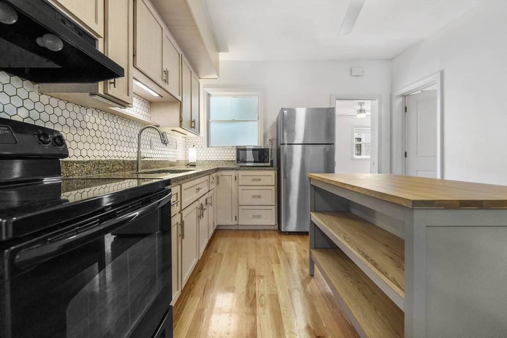 Boston, MA 02128,281 Chelsea St #2A