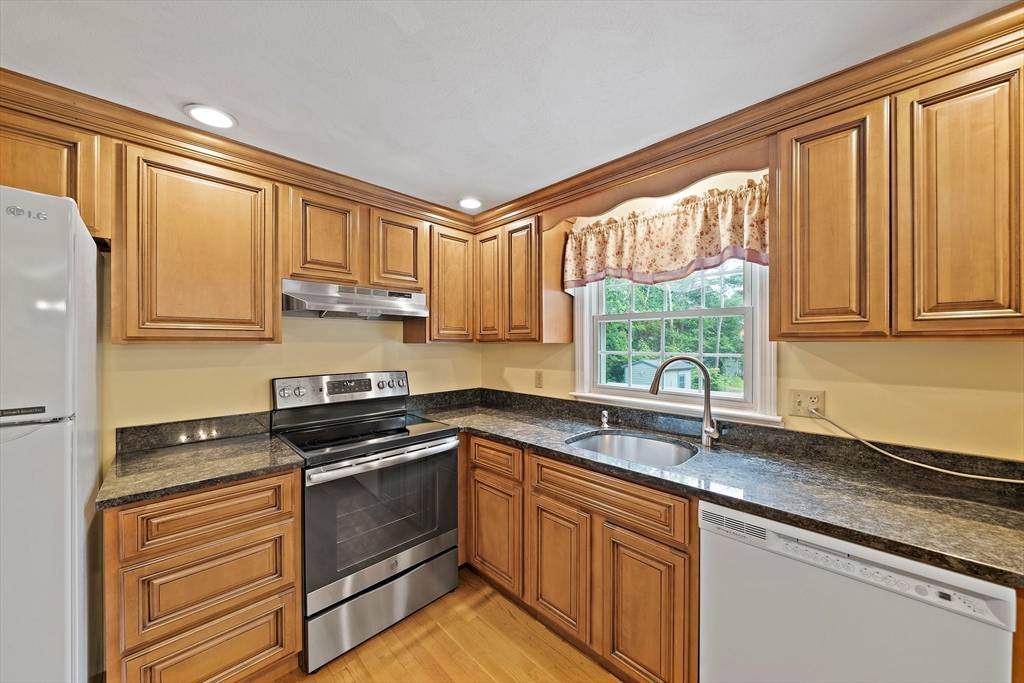 Plymouth, MA 02360,94 Bourne Rd