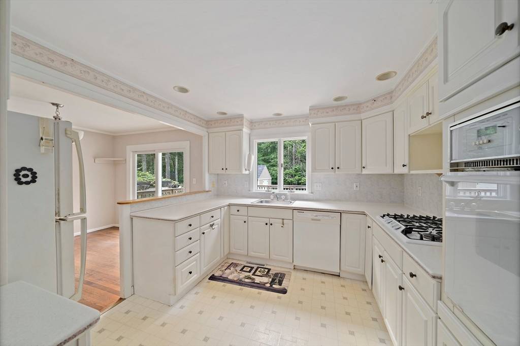 Hanover, MA 02339,162 Plymouth Rd