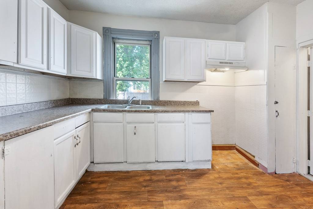 Springfield, MA 01108,72 Hall St