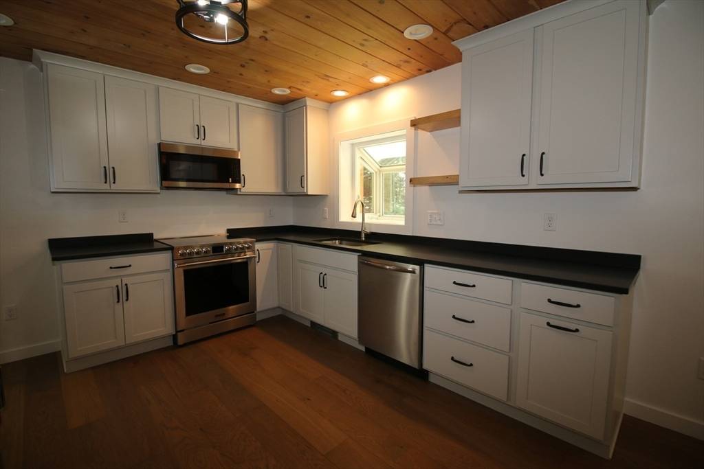 Petersham, MA 01366,35 Birch Dr