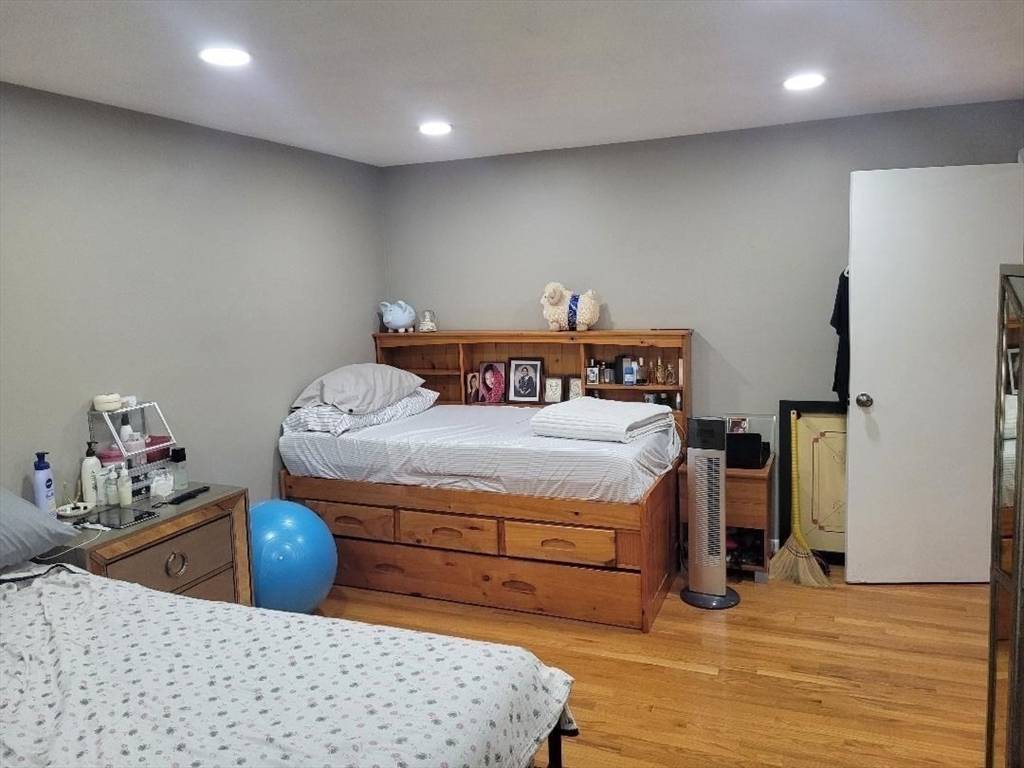 5 Hallmark Gardens #6 Burlington, MA 01803