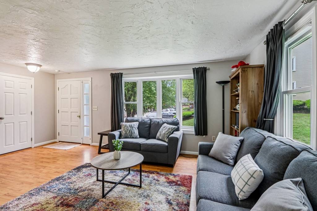 Tyngsborough, MA 01879,106 Cardnial Lane #106