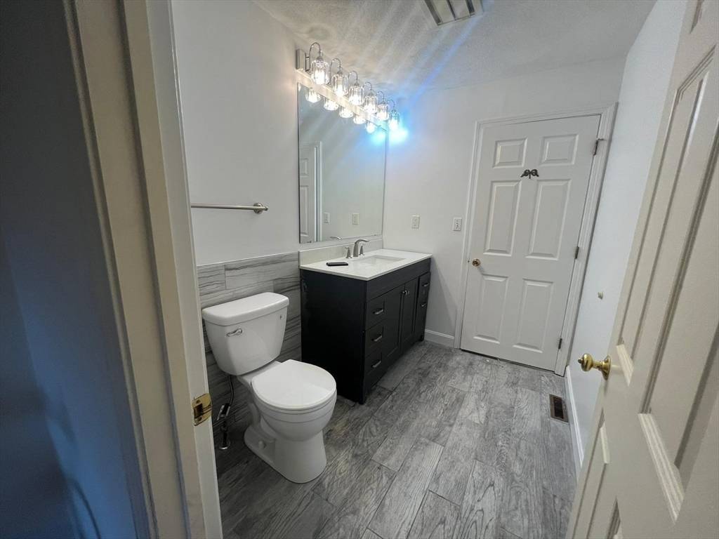 Lexington, MA 02420,162 East Emerson Rd #0