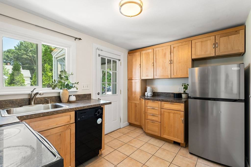 9 Queenwood Ter Malden, MA 02148