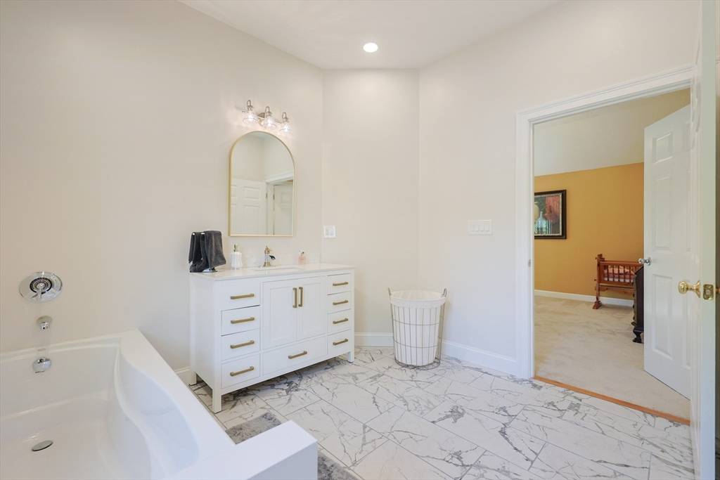 211 Hayden Rowe St Hopkinton, MA 01748