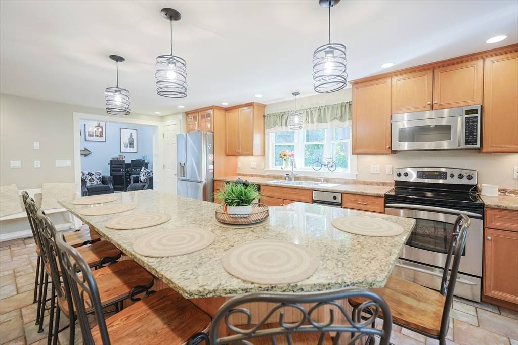 Hopkinton, MA 01748,211 Hayden Rowe St
