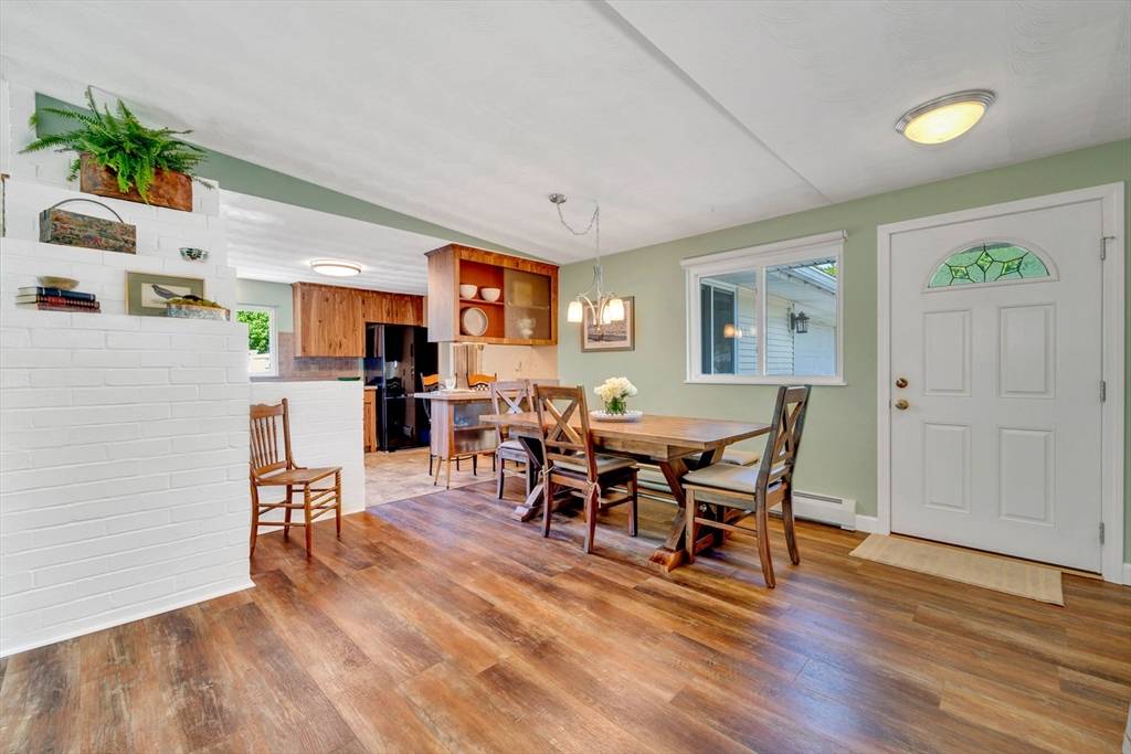 Chelmsford, MA 01824,8 Raymond Road