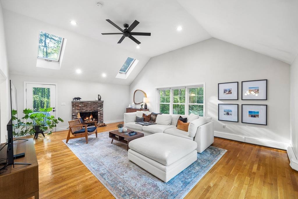39 Blueberry Ln Hopkinton, MA 01748