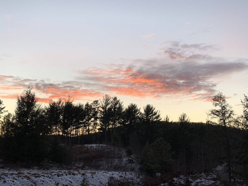 10 Hannabrooke Dr Leverett, MA 01054