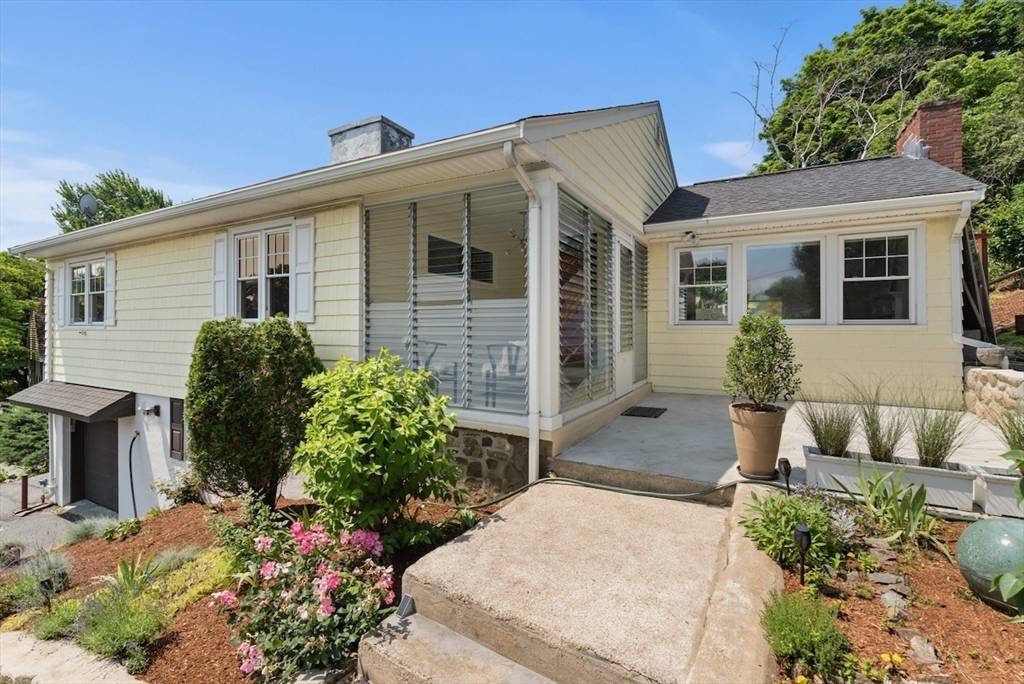 Arlington, MA 02474,10 Ridge St