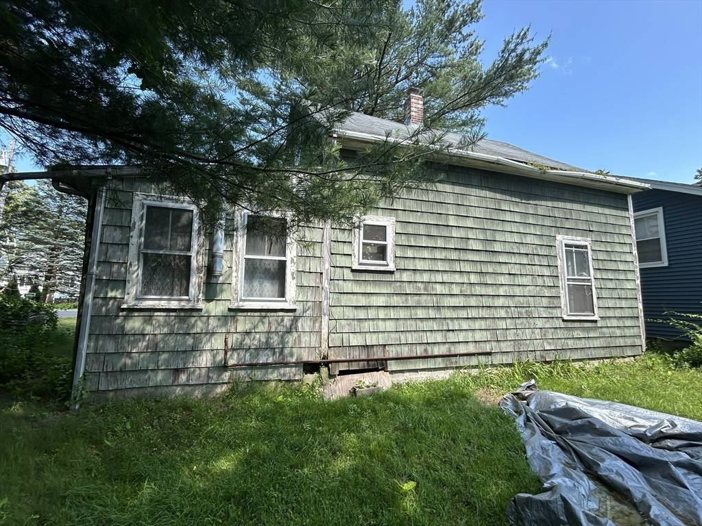 Taunton, MA 02780,148 Lakeview Ave