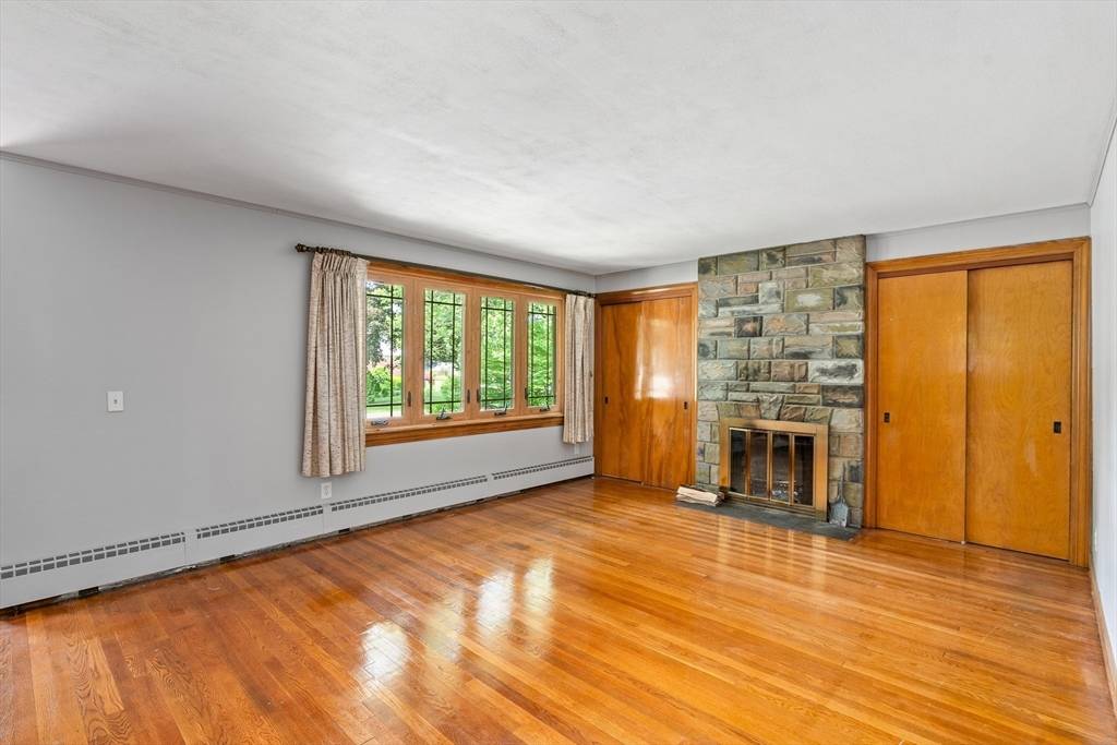 Easthampton, MA 01027,16 Sheldon Ave