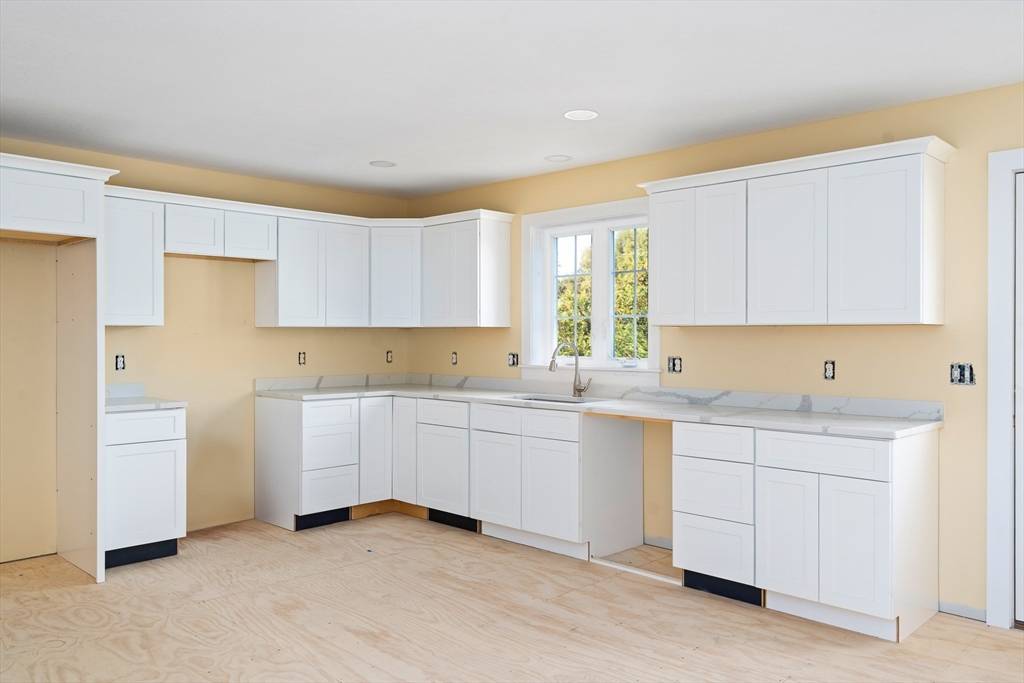 Easthampton, MA 01027,10 Glen Cove Pl #A