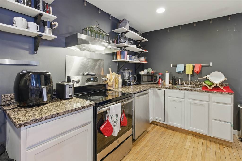 Lynn, MA 01901,170 Oxford St #402