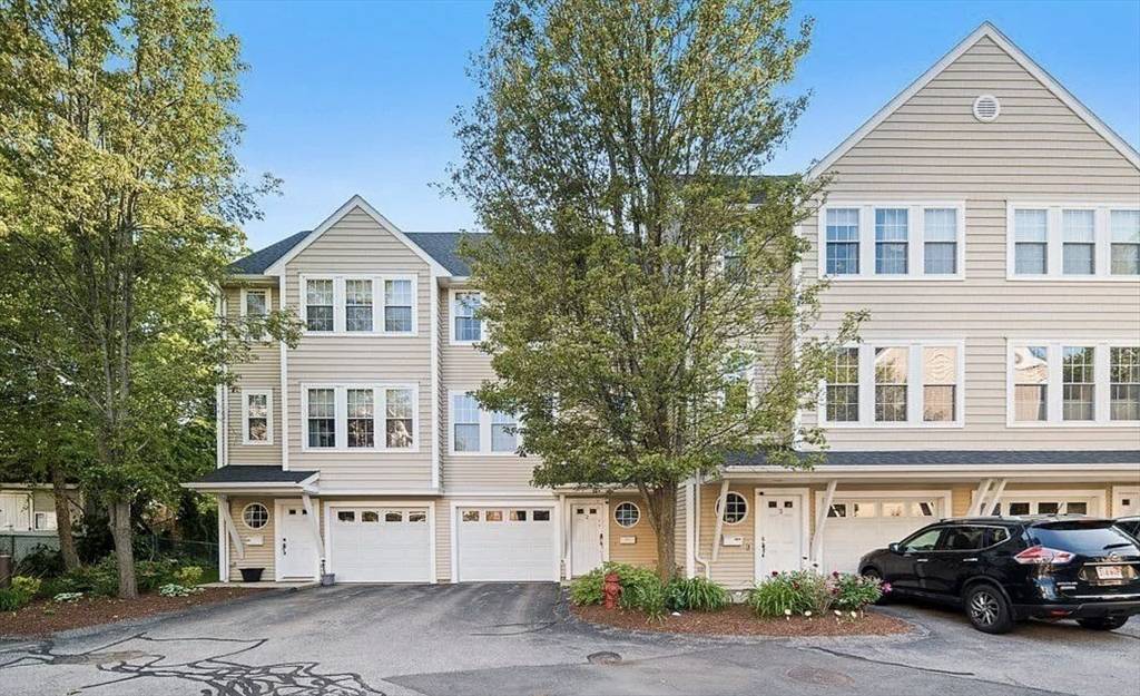 Quincy, MA 02171,122 E Squantum St #2