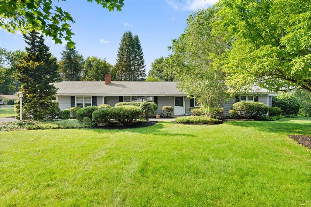 Andover, MA 01810,3 Hickory Ln
