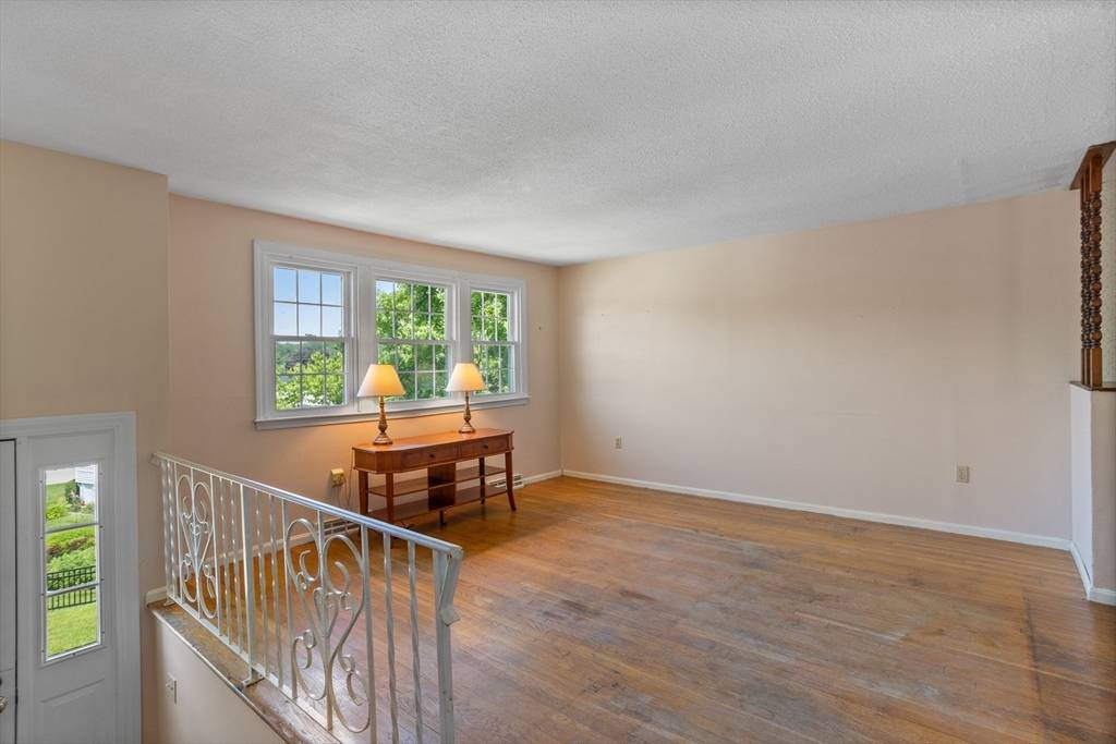 Lowell, MA 01852,16 Winding Ln