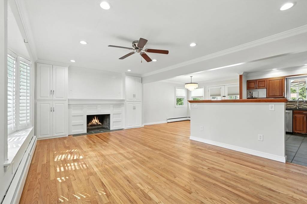 East Longmeadow, MA 01028,15 Oak Bluff Cir