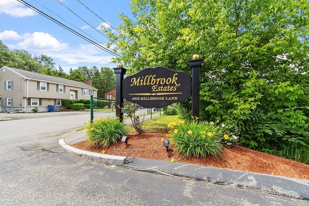 Wakefield, MA 01880,1 Millbrook Ln #205