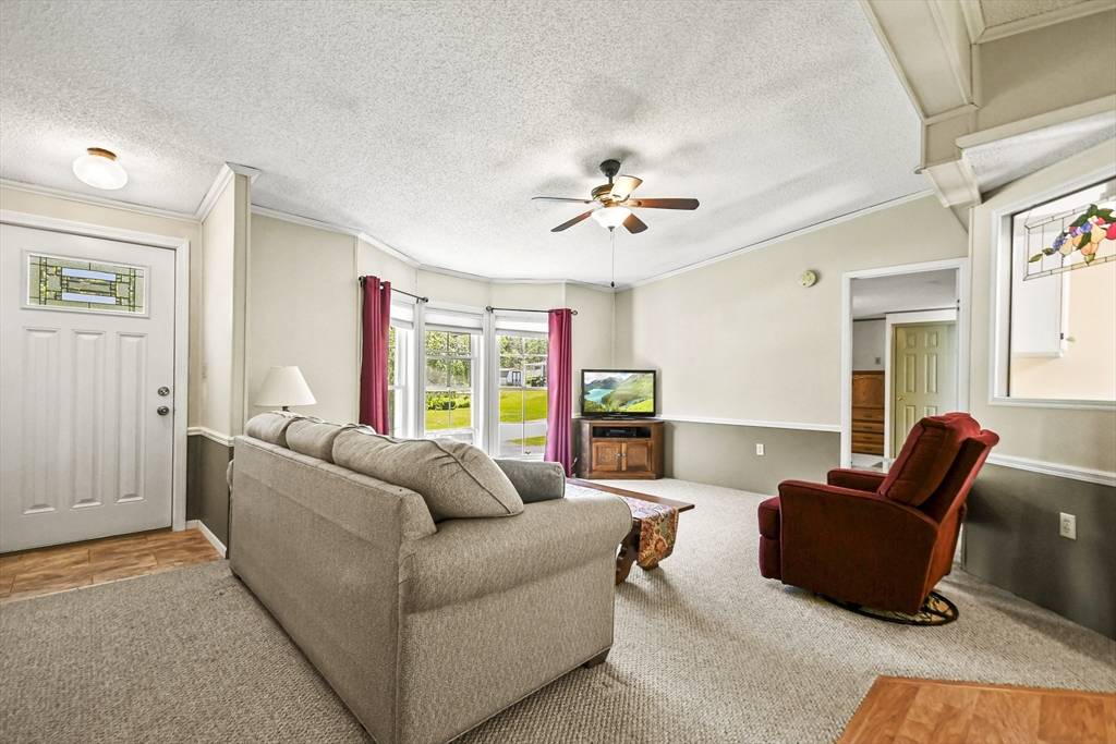 Gardner, MA 01440,128 Sunrise Lane