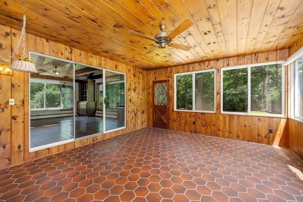 19 Accord Pond Dr Hingham, MA 02043