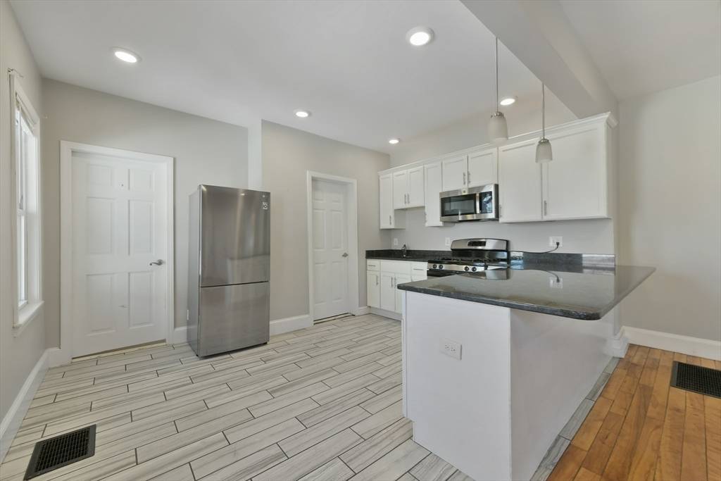Chelsea, MA 02150,10 Howell Court #1