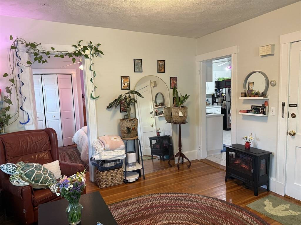 Wellesley, MA 02482,24 State St. #F
