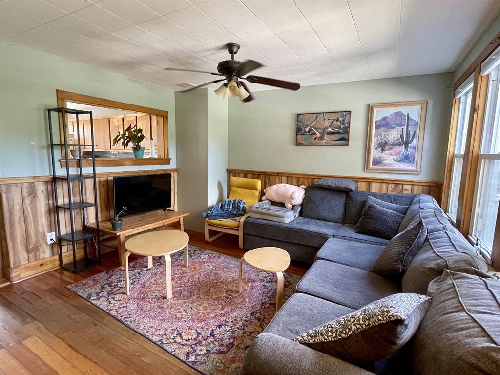 Easthampton, MA 01027,98 Everett St #98