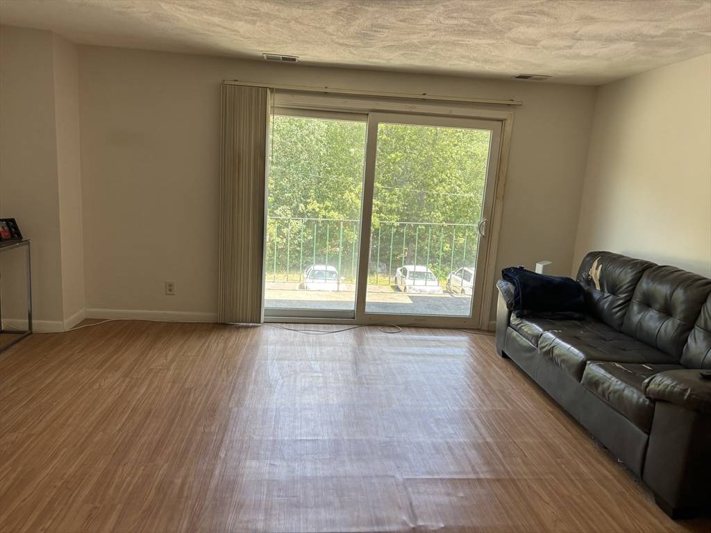 Brockton, MA 02301,105 Oak Ln #11