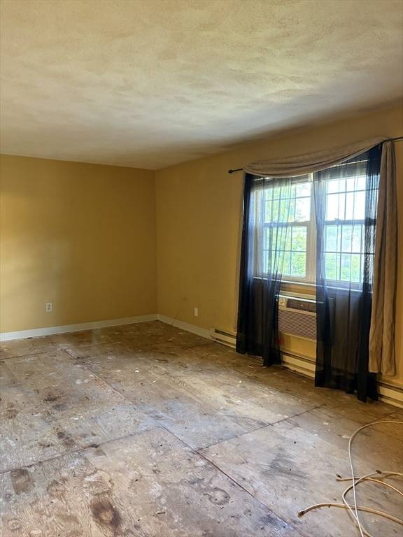 740 Central St #J11 Leominster, MA 01453
