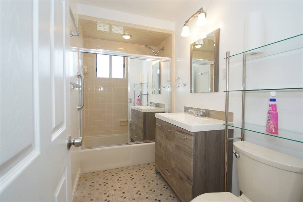 Newton, MA 02460,353 Lowell Ave #2