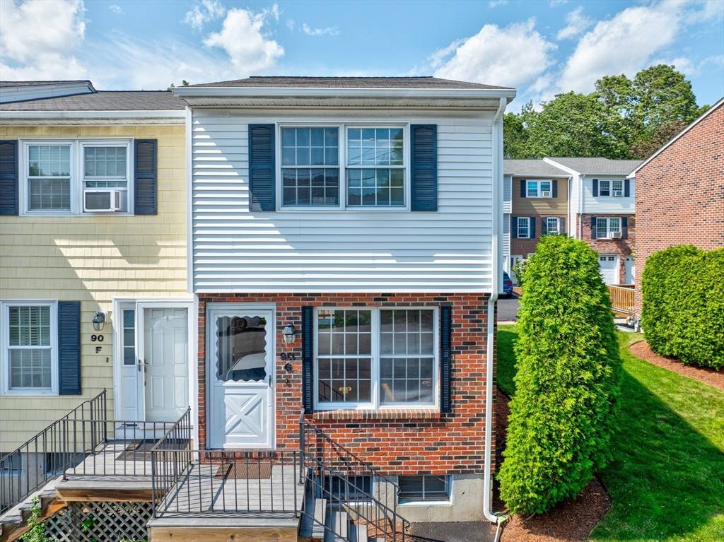 Lowell, MA 01852,90 Roper St #G
