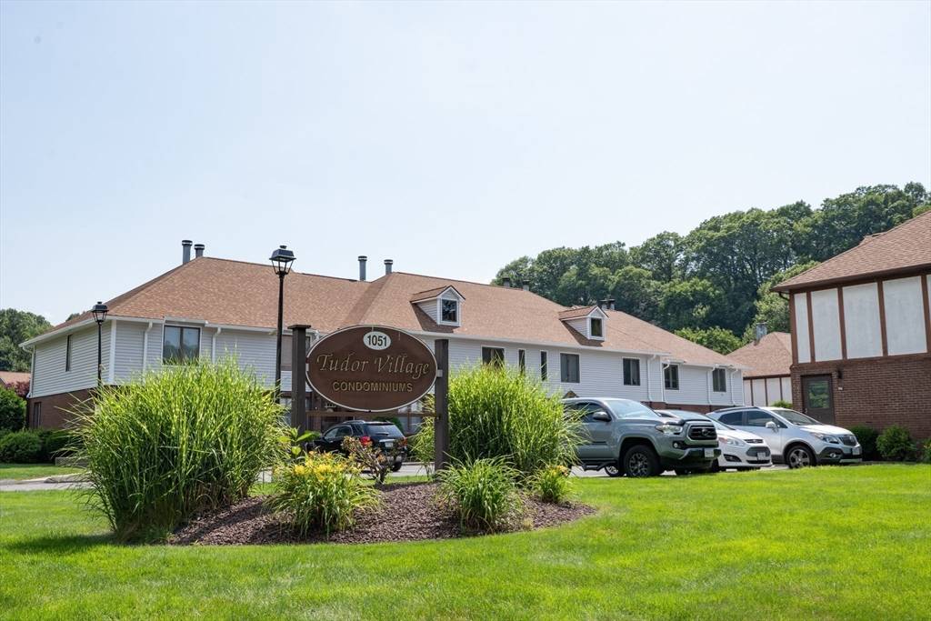 West Springfield, MA 01089,1051 Elm St #8