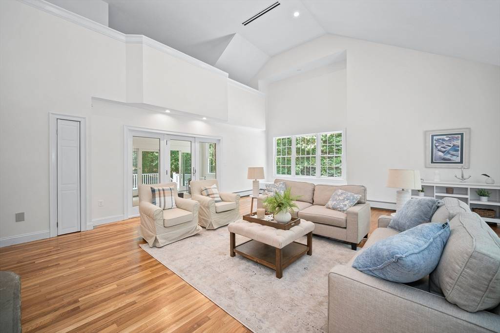 Hingham, MA 02043,225 Prospect St