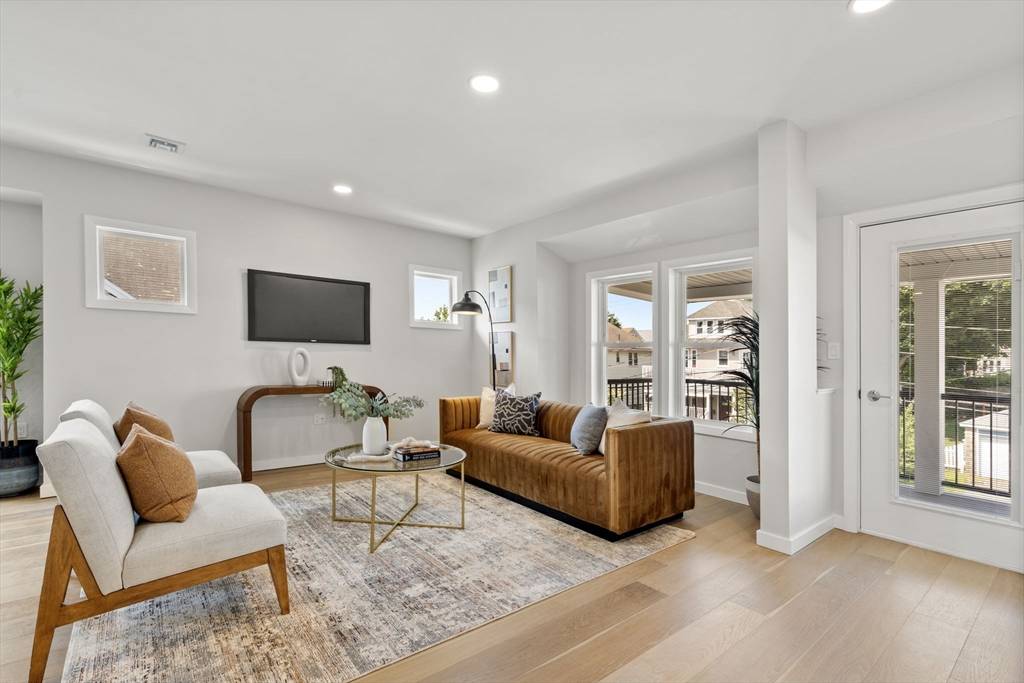 Watertown, MA 02472,135 School St #135
