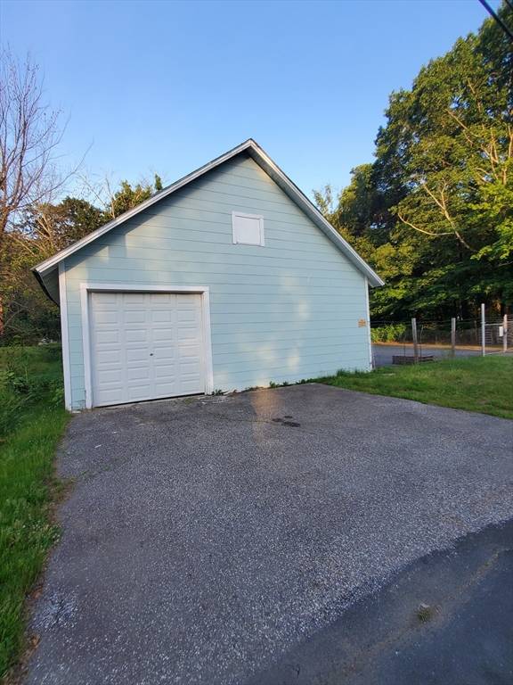 Brookfield, MA 01506,6 Pleasant St