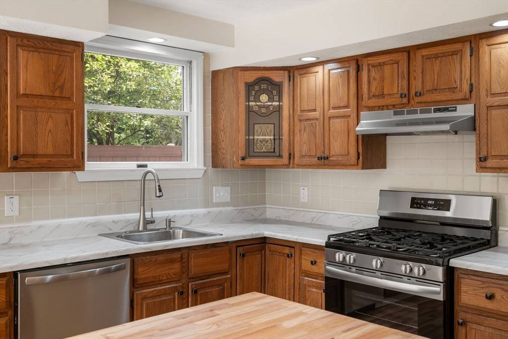 Woburn, MA 01801,11-R Lynn St