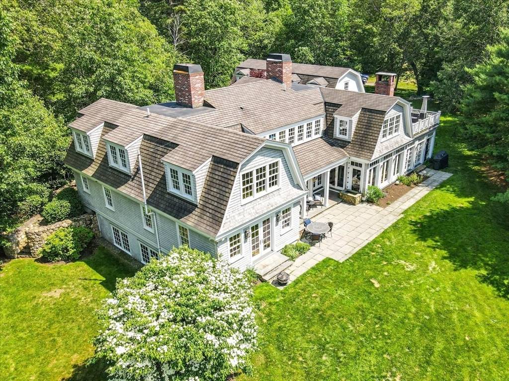 Medfield, MA 02052,5 + 3 Shining Valley Cir