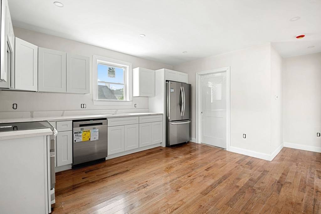 Peabody, MA 01960,8R Elm Street #1
